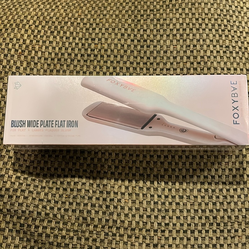 Foxybae blush wide plate flat iron